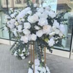 stand artificial flowers